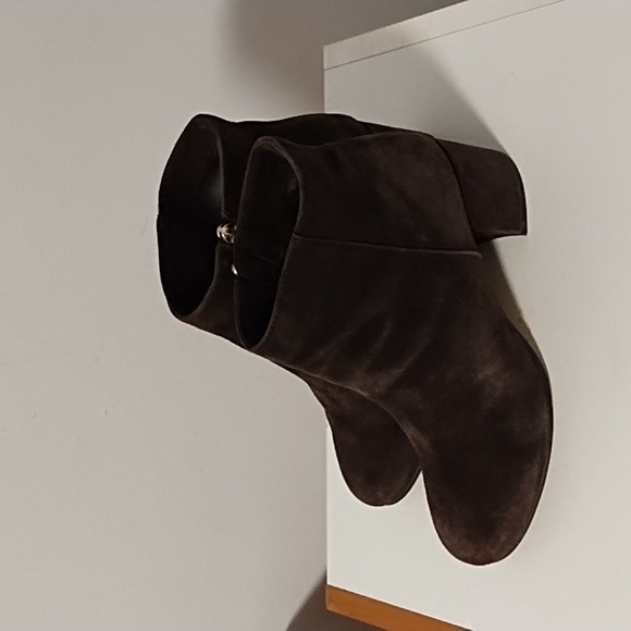 - Lord & Taylor 424 Fith Elyssa Suede Ankle Boots#Clearance#Lastprice#No o… - Picture 3 of 7